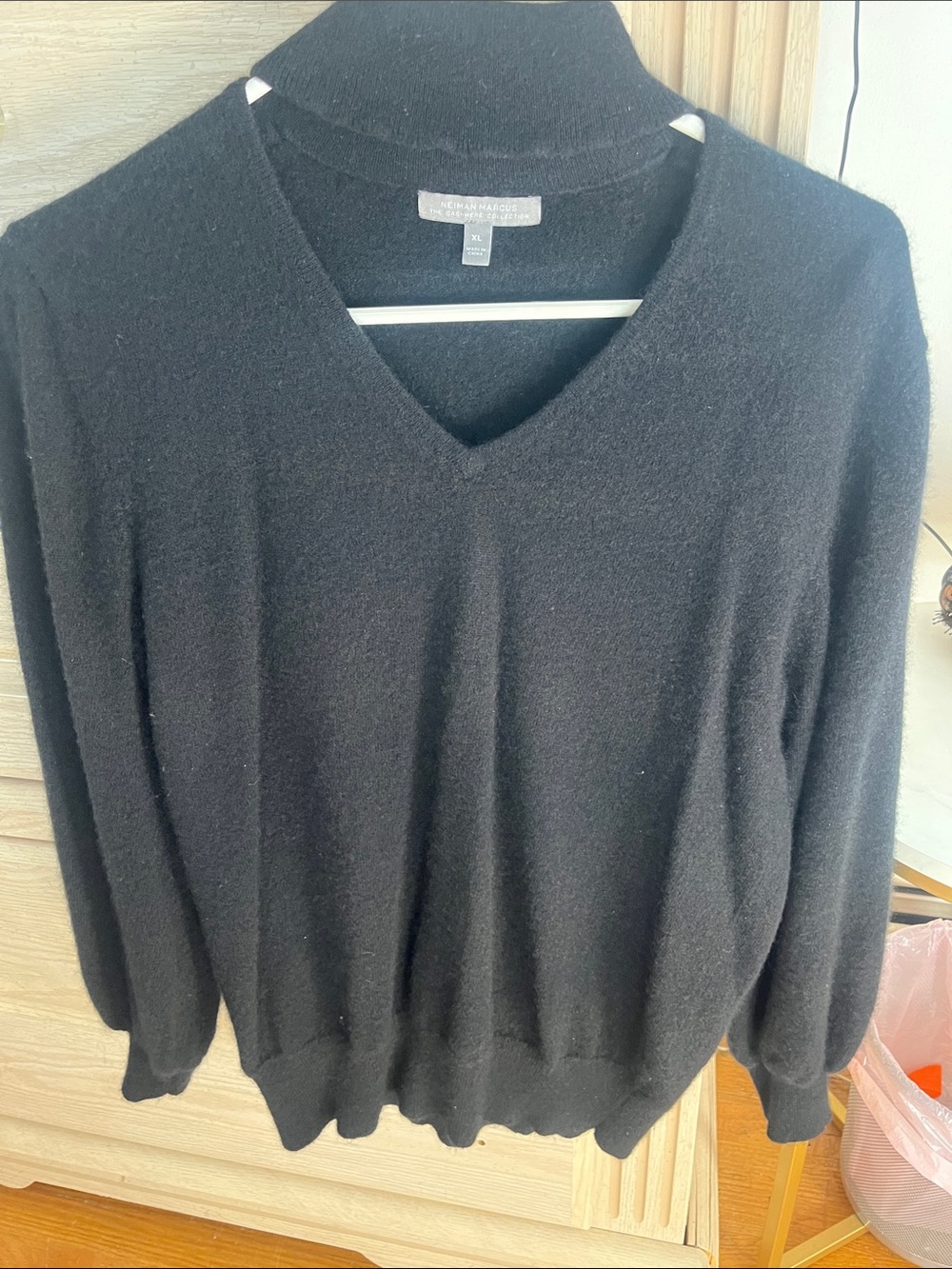 Neiman Marcus cashmere Black V-Neck Sweater